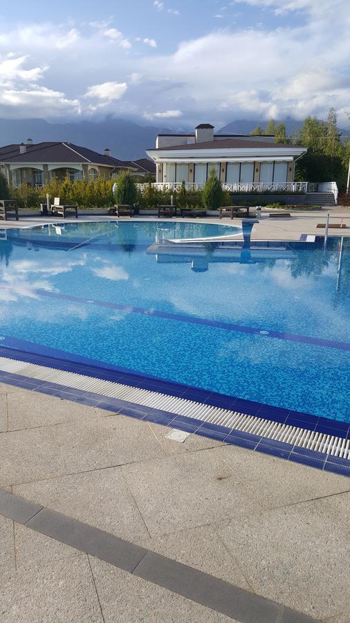 Karven Four Seasons Hotel Chon-Sary-Oy Екстериор снимка
